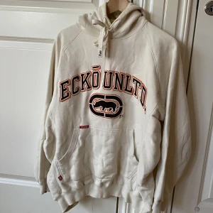 Vintage Eckö Hoodie - Super fet vintage eckö hoodie i grymt skick. Pösiga armar! Strl L
