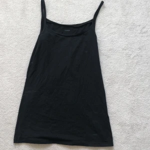 Svart linne  - Jättefint svart linne❤️ nästan aldrig använd! 