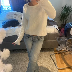 Stickad tröja  - stickad tröja köpt på plick aldrig använd av mig vet inte dock hur mkt använd av ägaren innan, strl Xs bra skick .🥰