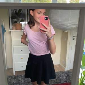Basic kjol från FB sister💘 i strl XS och säljs för 50kr