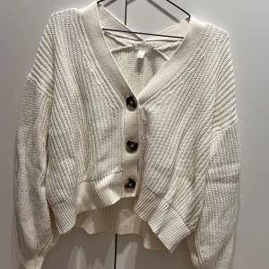 Stickad tröja  - Stickad tröja från H&M 🤍