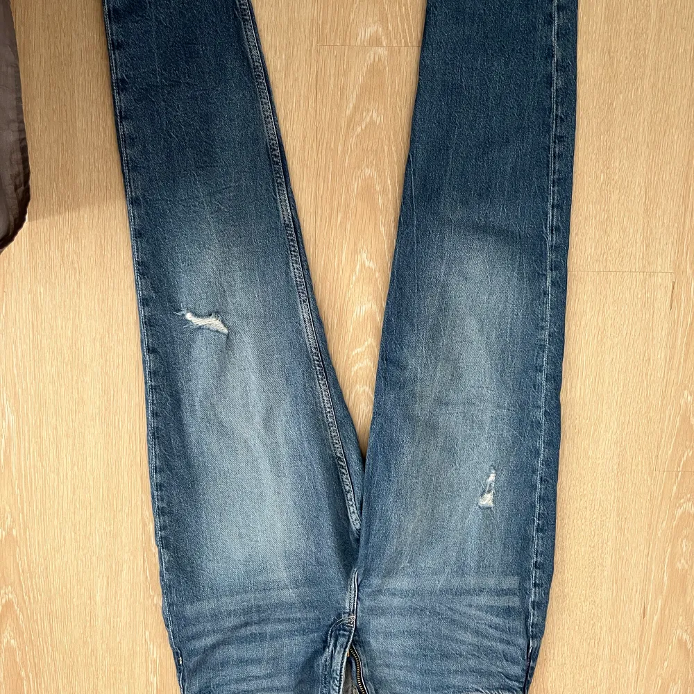 Vanlig jeans, väl använda men varken slitna eller ful.. Jeans & Byxor.