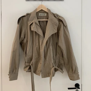 Jacka - Fint skick. Lite trög dragkedja. 