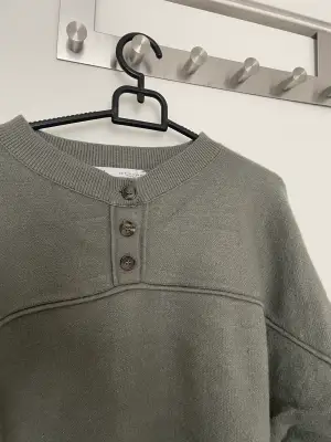 Mörkgrön collage tröja från zara 