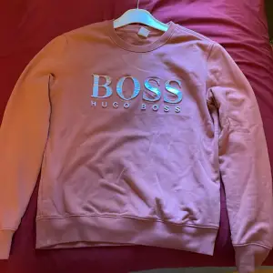 Äkta Hugo boss sweatshirt, köpt i ROOM1006 i Emporia för 999kr
