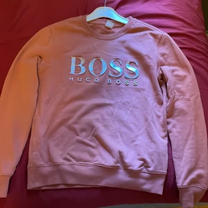 Hugo boss tröja dam - Äkta Hugo boss sweatshirt, köpt i ROOM1006 i Emporia för 999kr
