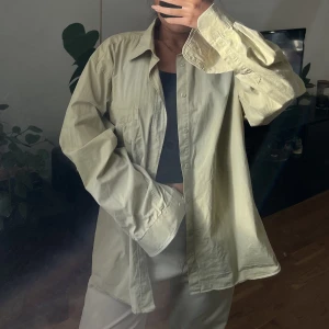 Oversize skjorta - Oversize skjorta, unisex  Passar XS-XL  Ljus grön 
