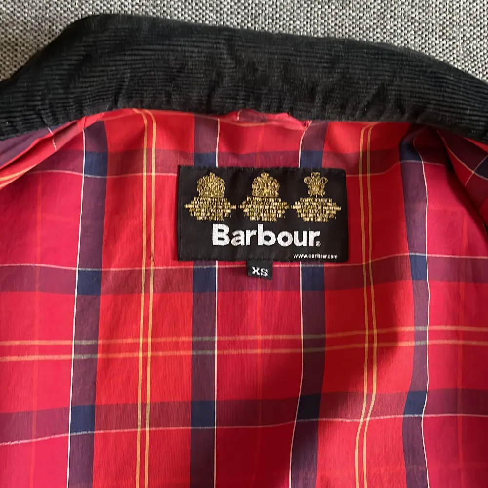 Barbour Internation ofodrad jacka i mycket bra skick säljes då jag vuxit ur den. Storlek XS men passar S bra. . Jackor.