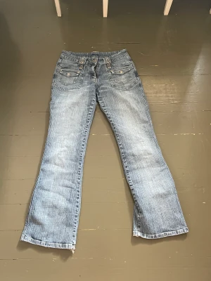 Mid waist jeans - Sjukt snygga jeans!