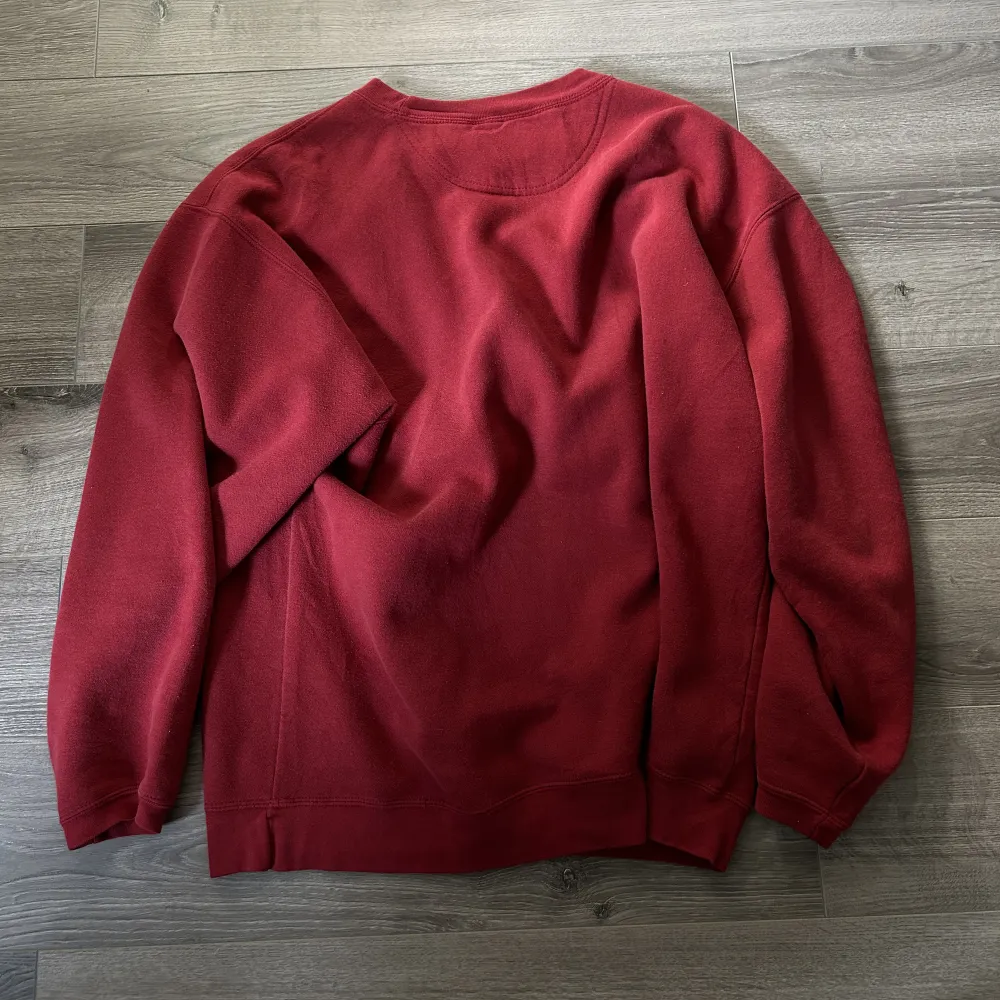 En supersnygg vintage sweatshirt. Skick 9/10 sitter som L/XL. Hoodies.