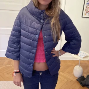 Trekvartsärmad jacka  - Säljer min jätte snygga trekvartsärmade jacka perfekt nu till hösten och skolan😍❤️‍🔥