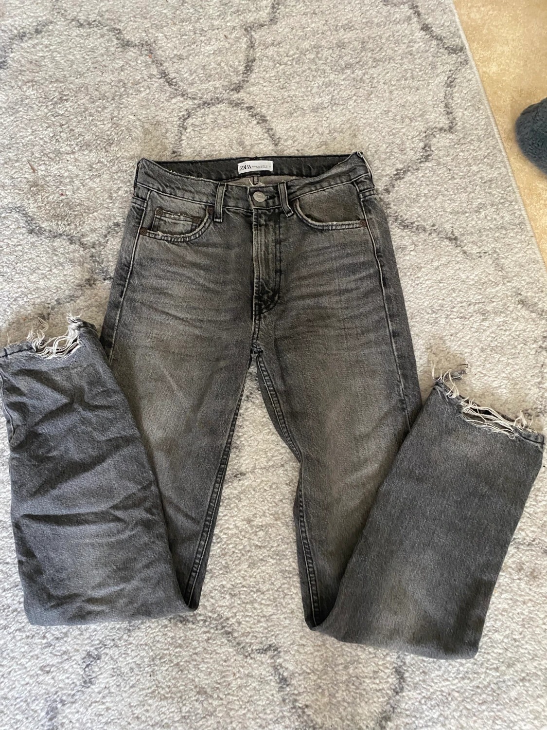 Gråa high rise jeans