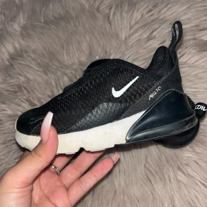 Barnskor 270 Nike  - Barn skor 270 Nike storlek 25