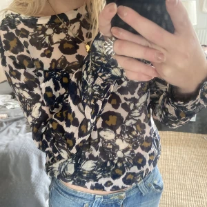 Blus second Female  - Så fin blus som passar till allt och alla tillfällen!🩷🩷🩷