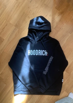 Hoodrich tröja dam - Hoodrich tröja som jag köpte för 900❤️ Den är nästan aldrig använd, priset kan diskuteras!❤️