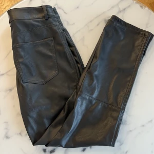 Skinnbyxa  - Skinnbyxa stl. 38, aldrig använda 