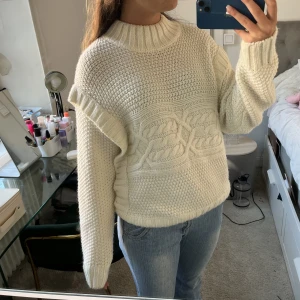 Stickad tröja!! - Så najs modell och material! 