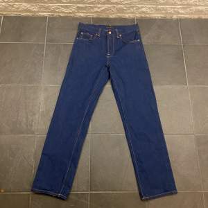Säljer oanvända Nudie Rad Rufus Dry 70s Blue Jeans i storlek W30 L32  Nypris 1299kr