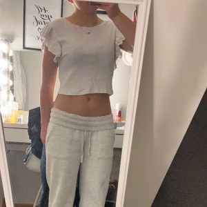 Topp - Då när den här tröjan aldrig används längre så hade jag tänkt att sälja den. Vet inte vad den är köpt för❣️