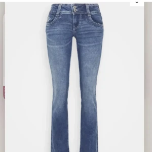 Pepe jeans - Pepe jeans i strl 28/32. Använda få gånger, inga defekter. De är mid waist och straight i benen💕