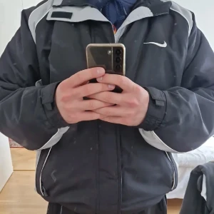 Nike jacka - Köpte den men den blev för stor på mig 