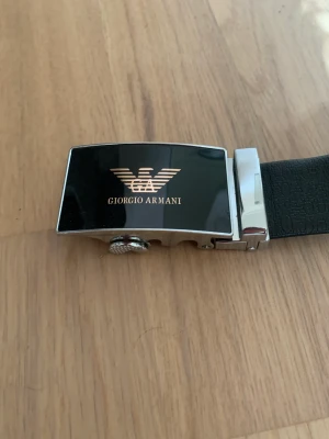 Armani bälte - Säljer bälte som typ aldrig använts. De one size.