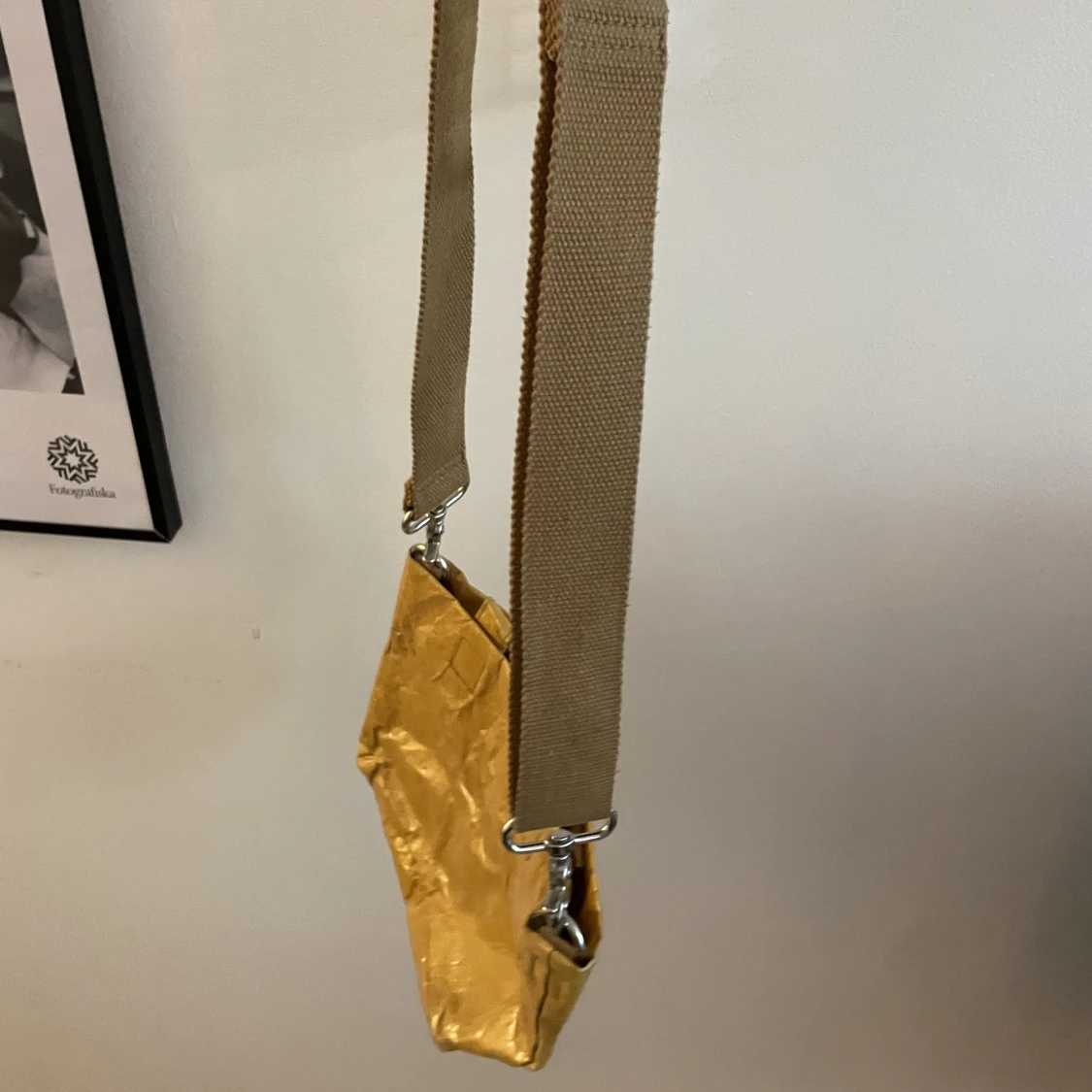 Senapsgul väska från Weekday  - 90