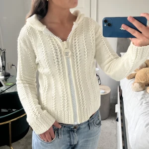 Stickad tröja!  - Så snygg stickad huvtröja!! 