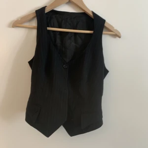 Kostymväst - Kostymväst m lila ränder, passar en Xs eller S min mindre byst