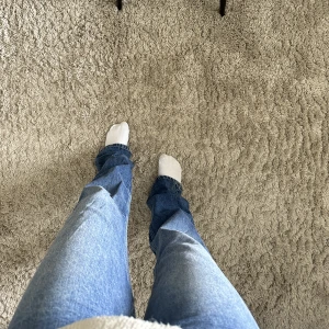 Bootcut jeans - Mörkblå bootcut jeans från Nelly. Lågmidjade och lite bootcut. Skit snygga!! Nästan oanvända. Säljer pga för små. 