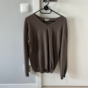 Merino tröja - Stor flyttstädning Alla plagg i storlek S-M och passar ca 1.70-185cm samt 70-83kg  Finns i Uppsala