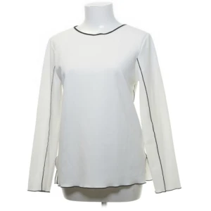 Zara blus - Nyskick, använd en gång! Inga defekter vad jag kan se! Ny kostar 399kr🌟🌟