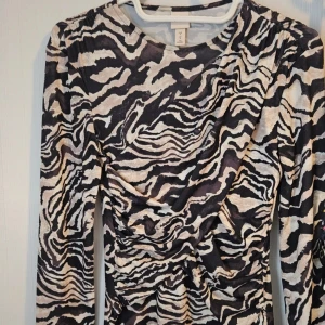 Zebra topp från H&M, storlek S/36 - Storlek S