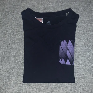 Real Madrid t-shirt - Real Madrid limited edition t-shirt Använd 2/3 gånger 10/10 skick Pris diskuteras