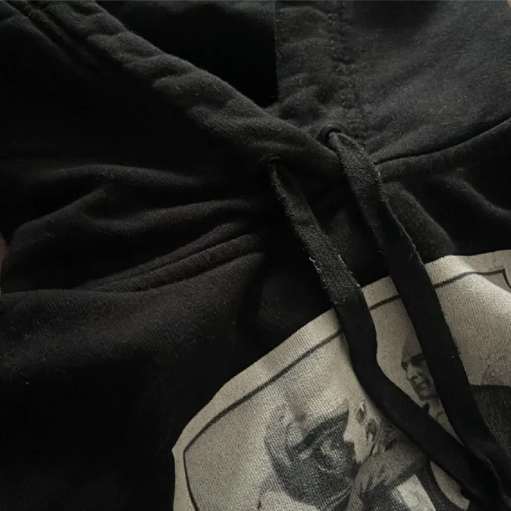 Är i bra skick, använd fåtal gånger. Hoodies.