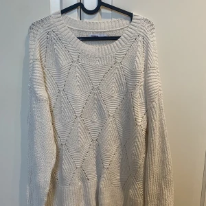 Stickad tröja - Stickad tröja i storlek M🤍