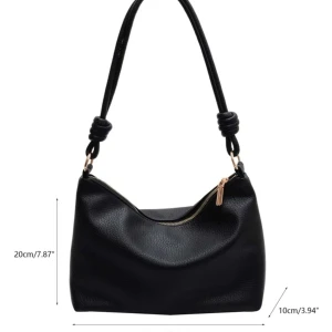 Väska - Säljer då den inte kommer till användning, man får platts med mycket och får även med två olika rämar. 