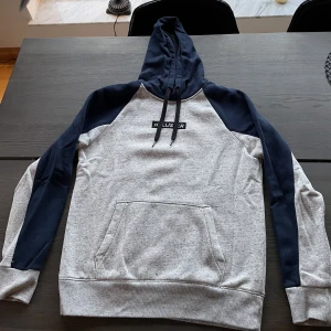 Hollister  - Knappast använd, helt ny För liten för mig 
