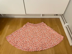 Kjol från lager 157🩷 - Kjol från lager 157, bra skick! 