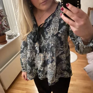 Odd Molly blus - säljer min fina odd Molly blus för den inte kommer till användning!❣️väldigt sparsamt använd!