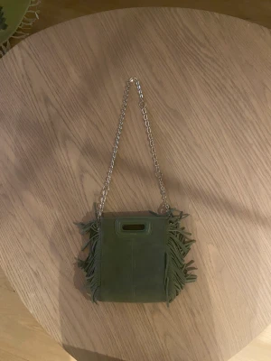 Maje väska  - Jag säljer min maje väska eftersom den inte kommer till någon användning. Den är i väldigt bra skick.