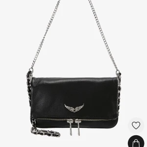 Zadig väska  - Säljer min super super fina zadig väska. Tyvärr kommer den inte till användning längre och det är därför jag vill sälja den. Den är i nyskick. Jag köpte den för 2200kr på zalando och säljer den nu för 1000kr. Priset kan diskuteras. Bilderna är inte mina!