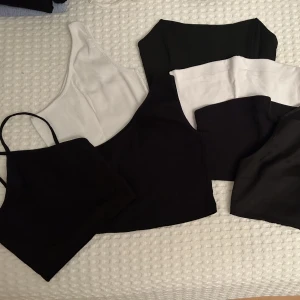 Toppar - Säljer 10 stycken toppar. Alla är iprincip nya. Alla är i XS. 150kr för alla.✨🤩