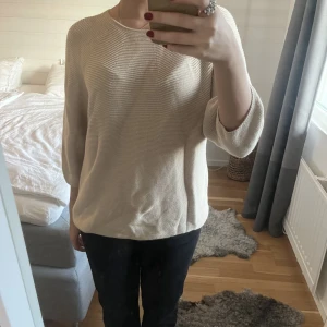 Stickad tröja  - Super fin stickad tröja som är trekvart💕
