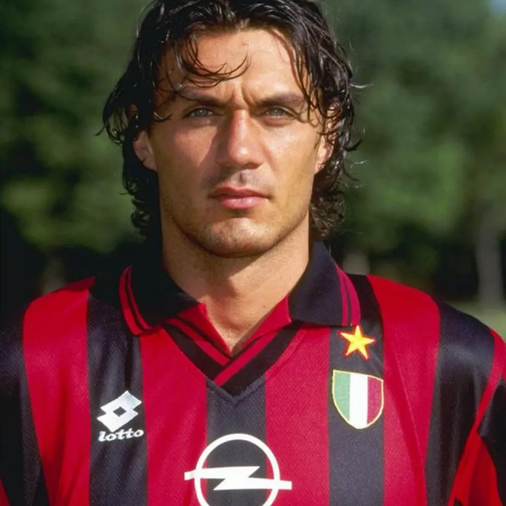 Paulo Maldini jersey i m (small size närmre s) AC Milan hemmaställ 97/98. T-shirts.