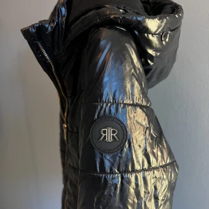 Lackjacka River Island - Fin jacka från River Island, storlek för barn ca 10-11 år