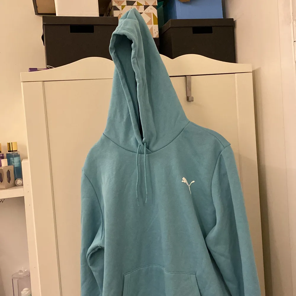  Blå puma hoodie med lapp fortfarande kvar, aldrig använd bara testad. Hoodies.