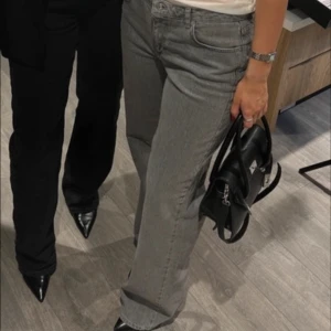 Grå jeans  - Baggy jeans från nakd storlek 40. Nya 