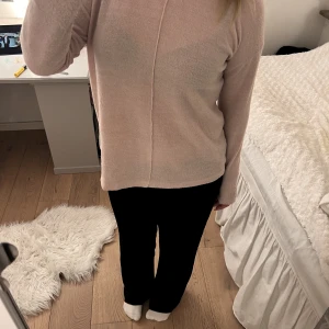 Mysig tröja - Säljer denna supermysiga tröja då en inte kommit till någon användning, inga defekter💓