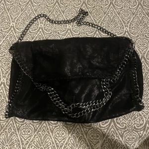 Väska  - Liknar Stella McCartney, super snygg 